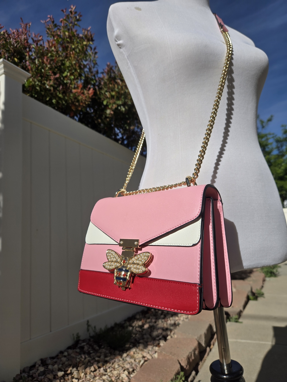 Keri Jeweled Bee Crossbody bag featuring a color-block design and a gold chain - Picture 3 of 10